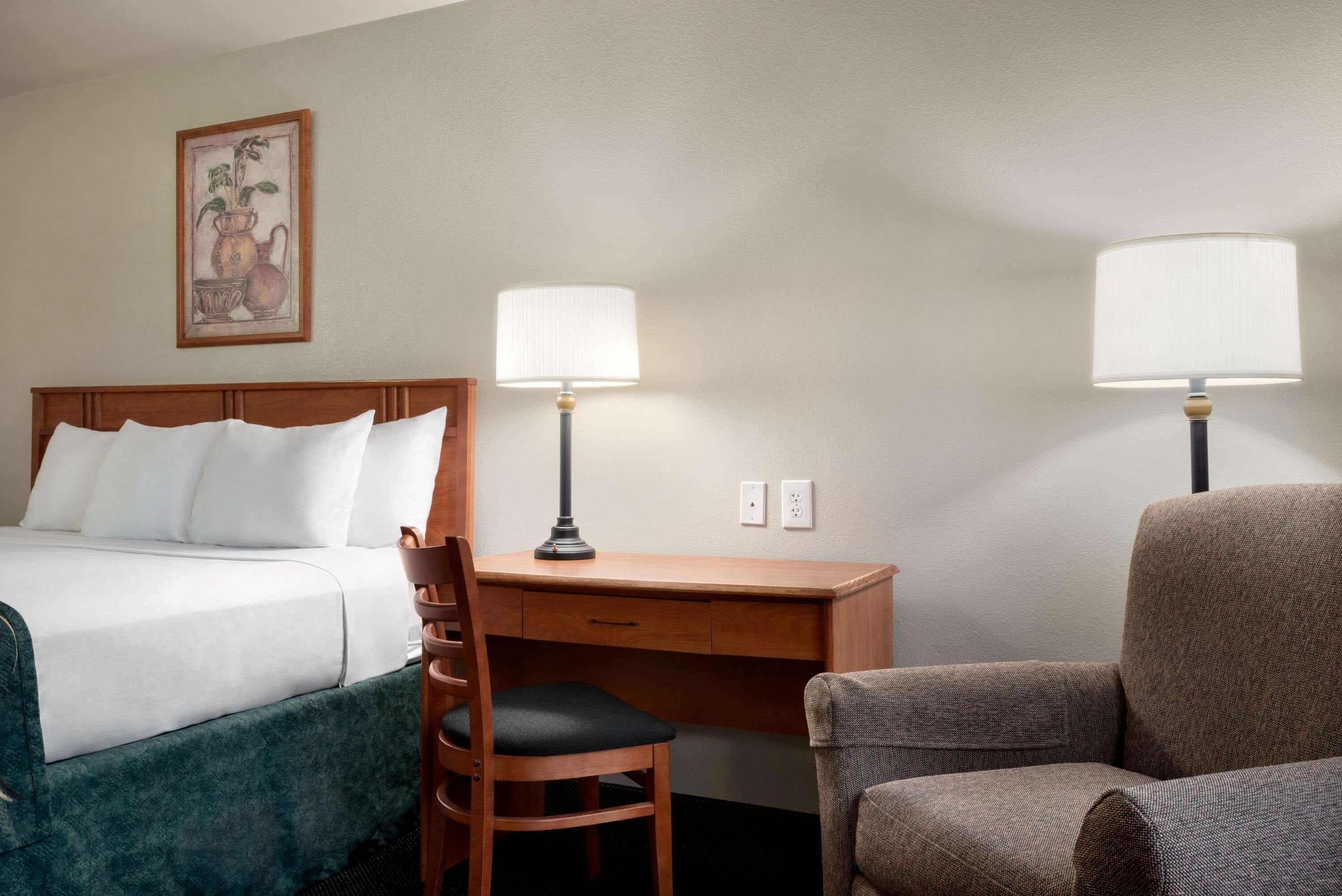 Travelodge By Wyndham Clinton Valley West Court Bagian luar foto