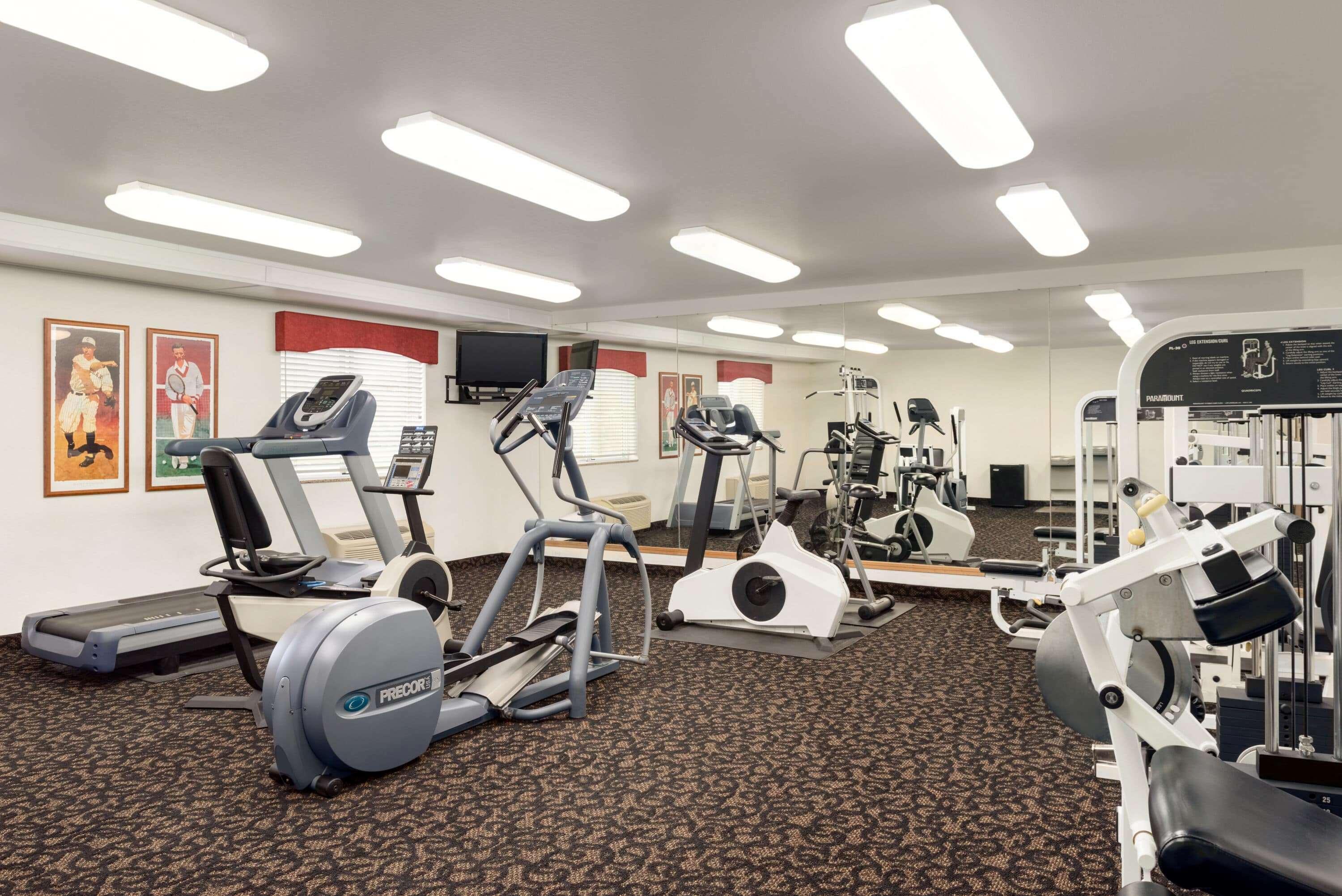 Travelodge By Wyndham Clinton Valley West Court Bagian luar foto