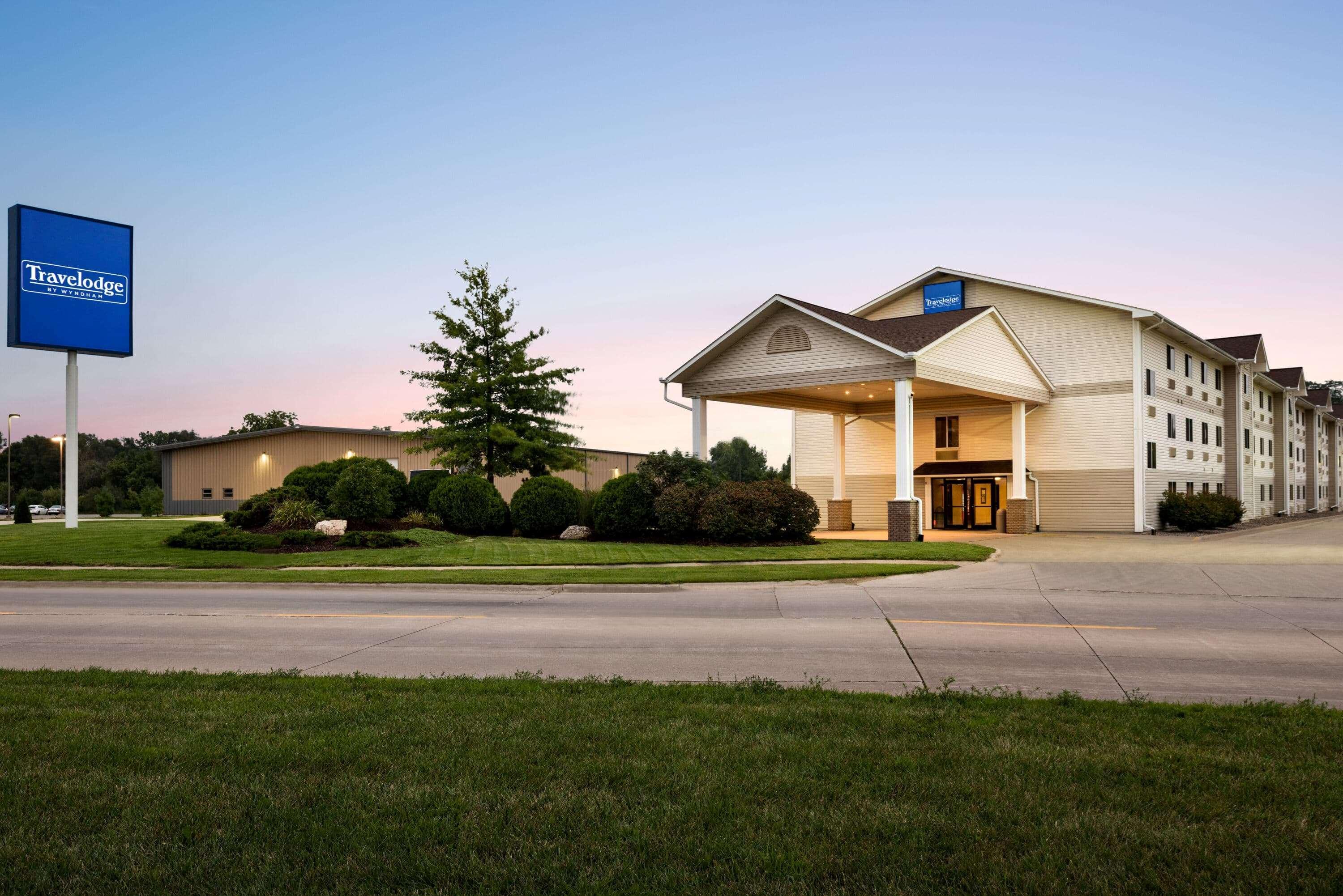 Travelodge By Wyndham Clinton Valley West Court Bagian luar foto