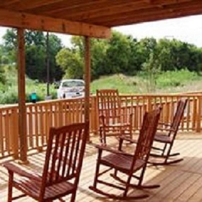 Travelodge By Wyndham Clinton Valley West Court Bagian luar foto