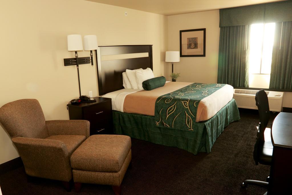 Travelodge By Wyndham Clinton Valley West Court Bagian luar foto
